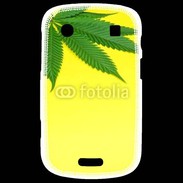 Coque Blackberry Bold 9900 Feuille de cannabis sur fond jaune 2