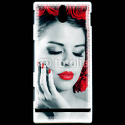 Coque Sony Xperia U Vernis rouge et roses esthétisme