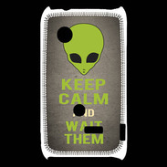 Coque Sony Xperia Typo Keep Calm and Wait Alien Gris