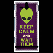 Coque Sony Xperia U Keep Calm and Wait Alien Violet