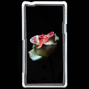 Coque Sony Xperia T Belle rose sur fond noir PR