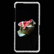 Coque Blackberry Z10 Belle rose sur fond noir PR