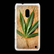 Coque Nokia Lumia 620 Feuille de cannabis sur toile beige