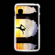 Coque LG L5 2 Danseuse yoga temple couché de soleil