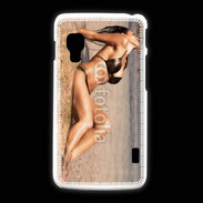 Coque LG L5 2 Femme brune en bikini à la plage