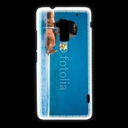 Coque HTC One Max Femme sirotant un cocktail face à la mer