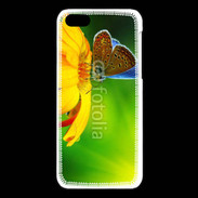 Coque iPhone 5C Papillon posé sur une fleur