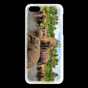 Coque iPhone 5C Groupe d'éléphants à la rivière
