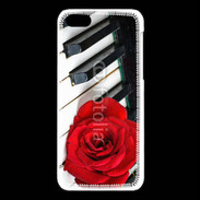 Coque iPhone 5C Rose sur un piano