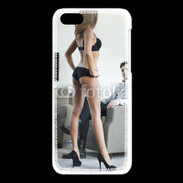 Coque iPhone 5C Femme debout en lingerie sexy devant homme 