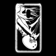 Coque Nokia Lumia 620 Musicienne guitare électrique en noir et blanc