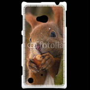 Coque Nokia Lumia 720 Portrait d'un écureuil avec une noisette