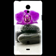 Coque Sony Xperia T Orchidée violette sur galet noir