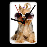 Grande pendule murale Chien Yorkie avec lunette de soleil