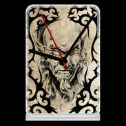 Pendule de bureau Visage tatouée et percée 60