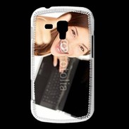 Coque Samsung Galaxy Trend Femme souriante ordinateur