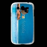 Coque Samsung Galaxy Grand Femme sirotant un cocktail face à la mer