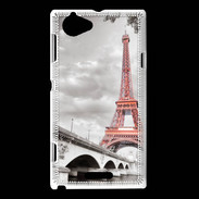 Coque Sony Xperia L Tour Eiffel rouge sur fond en noir et blanc