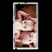 Coque Sony Xperia L Bébés avec biberons