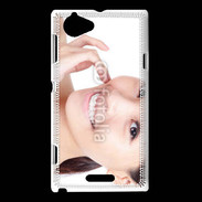 Coque Sony Xperia L Femme asiatique glamour et souriante