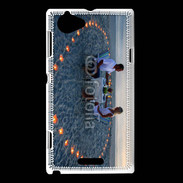 Coque Sony Xperia L Couple romantique devant la mer