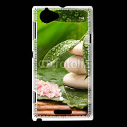 Coque Sony Xperia L Galet et feuilles mouillées