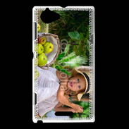 Coque Sony Xperia L Petite fille avec panier de pommes