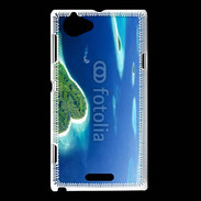Coque Sony Xperia L île en former de cœur au milieu de la mer