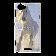 Coque Sony Xperia L Cheval blanc dans la neige