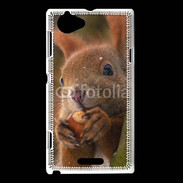 Coque Sony Xperia L Portrait d'un écureuil avec une noisette