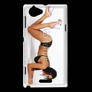 Coque Sony Xperia L Femme brune sexy avec talon aiguille