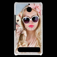 Coque Sony Xperia E1 Femme glamour avec chihuahua