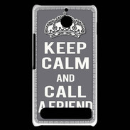 Coque Sony Xperia E1 Keep Calm Call friend Gris