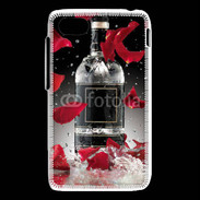 Coque Blackberry Q5 Bouteille alcool pétales de rose glamour