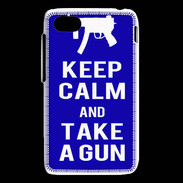 Coque Blackberry Q5 Keep Calm Take a gun Bleu