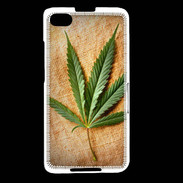 Coque Blackberry Z30 Feuille de cannabis sur toile beige