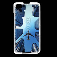 Coque Blackberry Z30 Avion de ligne au dessus des immeubles