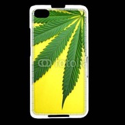Coque Blackberry Z30 Feuille de cannabis sur fond jaune