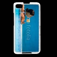 Coque Blackberry Z30 Femme sirotant un cocktail face à la mer