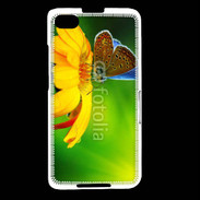 Coque Blackberry Z30 Papillon posé sur une fleur