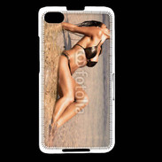 Coque Blackberry Z30 Femme brune en bikini à la plage