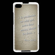 Coque Blackberry Z30 Pessimiste Sepia Citation Oscar Wilde
