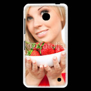 Coque Nokia Lumia 630 Femme blonde et glamour avec corbeille de fraises