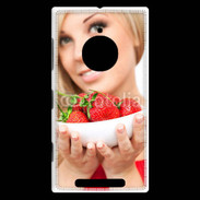 Coque Nokia Lumia 830 Femme blonde et glamour avec corbeille de fraises