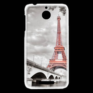 Coque HTC Desire 510 Tour Eiffel rouge sur fond en noir et blanc