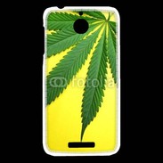 Coque HTC Desire 510 Feuille de cannabis sur fond jaune