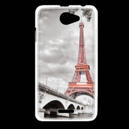Coque HTC Desire 516 Tour Eiffel rouge sur fond en noir et blanc