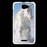 Coque HTC Desire 516 Cheval blanc dans la neige 2