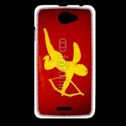 Coque HTC Desire 516 Cupidon sur fond rouge