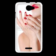Coque HTC Desire 516 Sexy et glamour bouche rouge à lèvre et vernis à ongles rouges